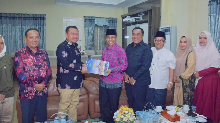Wujudkan Bangkinang Kota Pendidikan, Bupati Kampar Pilih Kuliah di Pasca Sarjana STIE Bangkinang Wujudkan Bangkinang Kota Pendidikan, Bupati Kampar Pilih Kuliah di Pasca Sarjana STIE Bangkinang