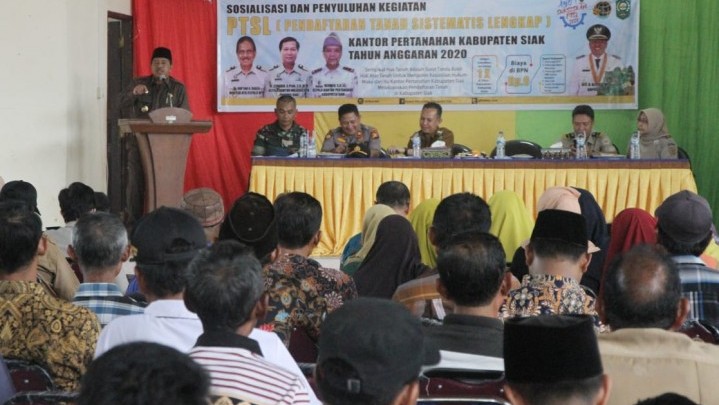 Bupati Siak Alfedri Buka Sosialisasi Program PTSL Kedua di Sabak Auh Bupati Siak Alfedri Buka Sosialisasi Program PTSL Kedua di Sabak Auh