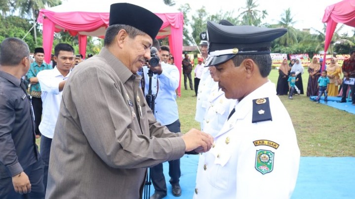 Bupati Alfedri Lantik Lima Penghulu Terpilih di Sungai Apit