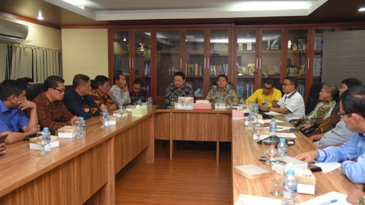 Terima Aspirasi DPRD Riau, Syahrul Aidi Akan Perjuangkan Pembangunan Infrastruktur Riau di Tingkat Pusat Terima Aspirasi DPRD Riau, Syahrul Aidi Akan Perjuangkan Pembangunan Infrastruktur Riau di Tingkat Pusat