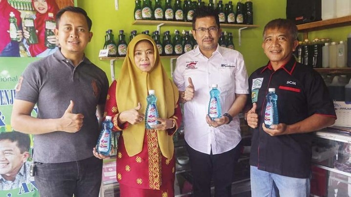 Kampung Berseri Astra Indah Madani Launching Deterjen Cair Madani (DCM) Kampung Berseri Astra Indah Madani Launching Deterjen Cair Madani (DCM)