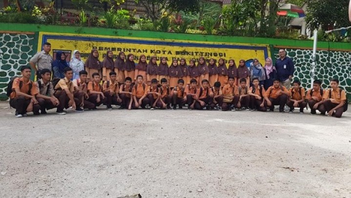 Simulasi Bencana Gempa Bagi Pelajar SMP di Kota Bukittinggi Simulasi Bencana Gempa Bagi Pelajar SMP di Kota Bukittinggi