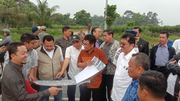 Hari Ini Syahrul Aidi Boyong Anggota Komisi V ke Riau, Tinjau Beberapa Proyek Nasional Hari Ini Syahrul Aidi Boyong Anggota Komisi V ke Riau, Tinjau Beberapa Proyek Nasional