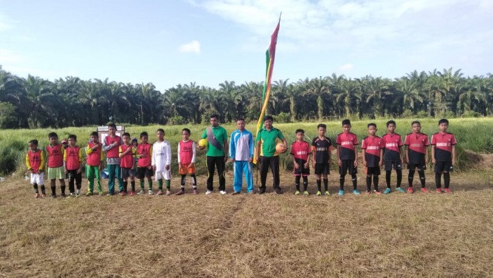 Hebat, SDN 008 Kualu Boyong Empat Piala Sekaligus