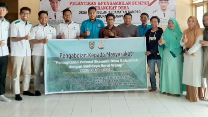 Teknik Perminyakan UIR Gandeng Karang Taruna Desa Batu Belah Sosialisasikan Budidaya Serai Wangi Teknik Perminyakan UIR Gandeng Karang Taruna Desa Batu Belah Sosialisasikan Budidaya Serai Wangi