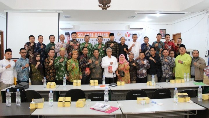 Kunjungi Bawaslu Riau, Syamsurizal Cek Kesiapan Menghadapi Pilkada Serentak 9 Daerah Kunjungi Bawaslu Riau, Syamsurizal Cek Kesiapan Menghadapi Pilkada Serentak 9 Daerah