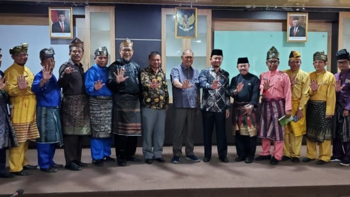 Usai Menerima Aspirasi Wabup Inhil, Syahrul Aidi Terima Aspirasi Para Kades di Inhil Usai Menerima Aspirasi Wabup Inhil, Syahrul Aidi Terima Aspirasi Para Kades di Inhil