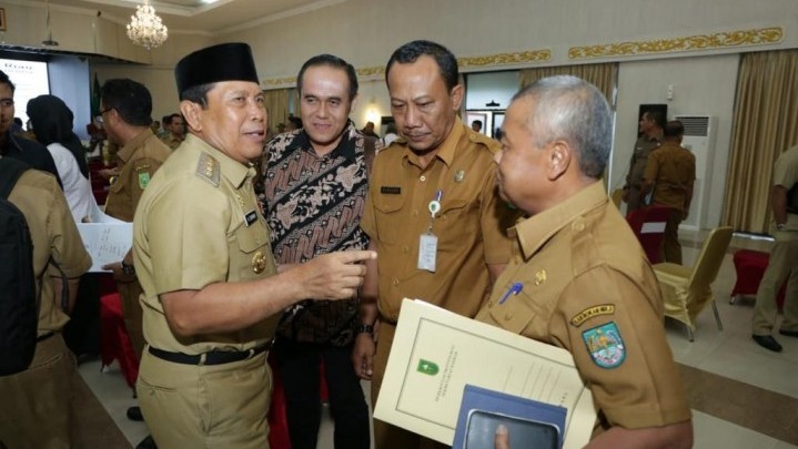 Bupati Sukiman Minta Masyarakat Rohul Hindari Keramaian, Dan Para Pelajar Diminta Belajar Daro Rumah Secara Online Bupati Sukiman Minta Masyarakat Rohul Hindari Keramaian, Dan Para Pelajar Diminta Belajar Daro Rumah Secara Online