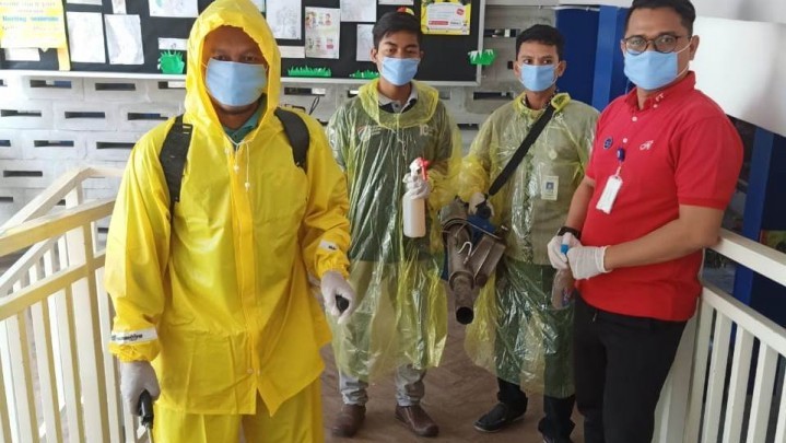 Cegah Penyebaran Covid-19, Indonesian Creative School Lakukan Sterilisasi Lingkungan Sekolah