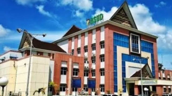 Seorang Pasien PDP Corona Sedang Diperiksa Intensif di RSUD Bangkinang