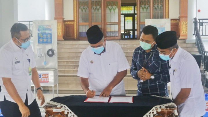 Bupati Siak Terima Bantuan Bank BRI Untuk Penanganan Covid-19 Bupati Siak Terima Bantuan Bank BRI Untuk Penanganan Covid-19