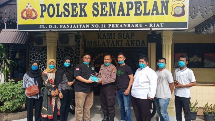Senapelan Berbagi Gandeng PWNU Peduli, Bagikan Masker ke Masyarakat Senapelan Senapelan Berbagi Gandeng PWNU Peduli, Bagikan Masker ke Masyarakat Senapelan