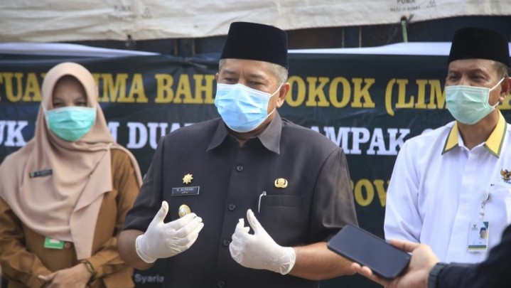 Bupati Siak Salurkan Salurkan Limbako Bagi Mustahik Zakat Terdampak Covid-19 Bupati Siak Salurkan Salurkan Limbako Bagi Mustahik Zakat Terdampak Covid-19