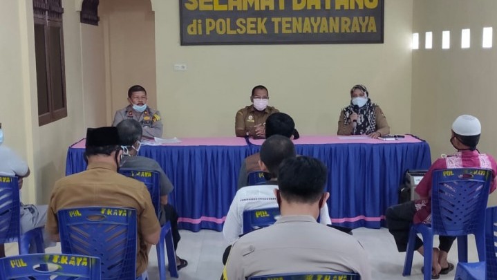 Satgas Covid Pemko Pekanbaru Beri Penyuluhan Bagi Pengurus Rumah Ibadah Di Polsek Tenayan Raya Satgas Covid Pemko Pekanbaru Beri Penyuluhan Bagi Pengurus Rumah Ibadah Di Polsek Tenayan Raya