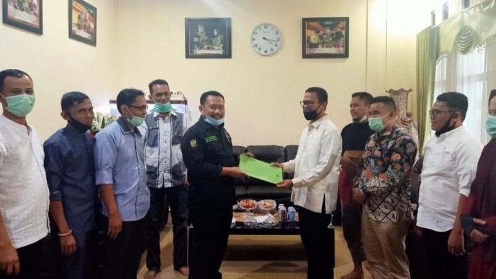 Terima Aspirasi Warga, Bupati Kampar Berjanji Perbaiki Data Penerima Bantuan Terdampak Covid-19