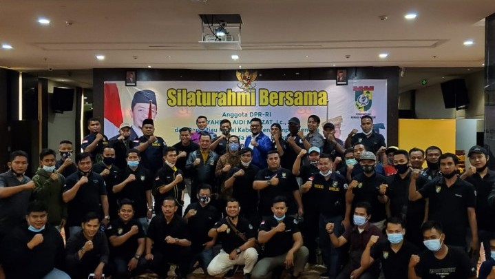 Syahrul Aidi Beri Motivasi Warga Kampar yang Merantau di Kepri Syahrul Aidi Beri Motivasi Warga Kampar yang Merantau di Kepri