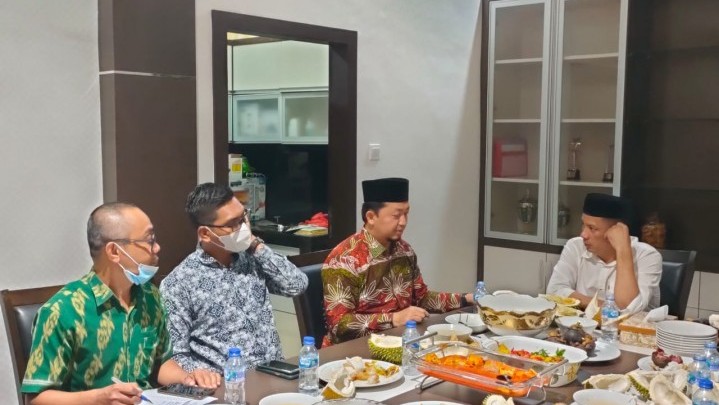 Bupati M. Adil Curhat ke Syahrul Aidi Terkait Kondisi Kepulauan Meranti Bupati M. Adil Curhat ke Syahrul Aidi Terkait Kondisi Kepulauan Meranti