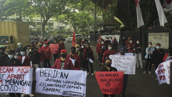 Kritik Penanganan Covid, Mahasiswa Bergerak, Jokowi Mania Juga Curigai Brutus Politik Kritik Penanganan Covid, Mahasiswa Bergerak, Jokowi Mania Juga Curigai Brutus Politik