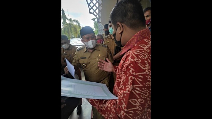 Terima Data Korban Pungli di Puskesmas Gunung Bungsu, Bupati Kampar Janji Copot Oknum yang Terbukti Terima Data Korban Pungli di Puskesmas Gunung Bungsu, Bupati Kampar Janji Copot Oknum yang Terbukti