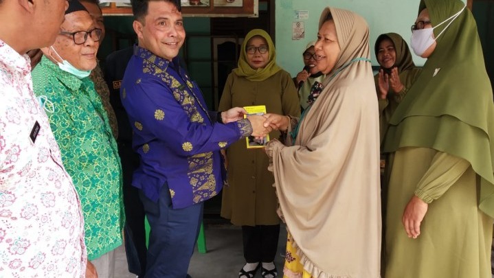 Kelurahan Sidomulyo Barat Bantu Modal Usaha Warga Terdampak Covid-19 Melalui Program UEK-SP Kelurahan Sidomulyo Barat Bantu Modal Usaha Warga Terdampak Covid-19 Melalui Program UEK-SP