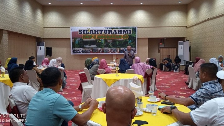 Alumni SMPN 5 Pekanbaru Angkatan 88 Gelar Temu Alumni di Hotel Resty Menara Alumni SMPN 5 Pekanbaru Angkatan 88 Gelar Temu Alumni di Hotel Resty Menara