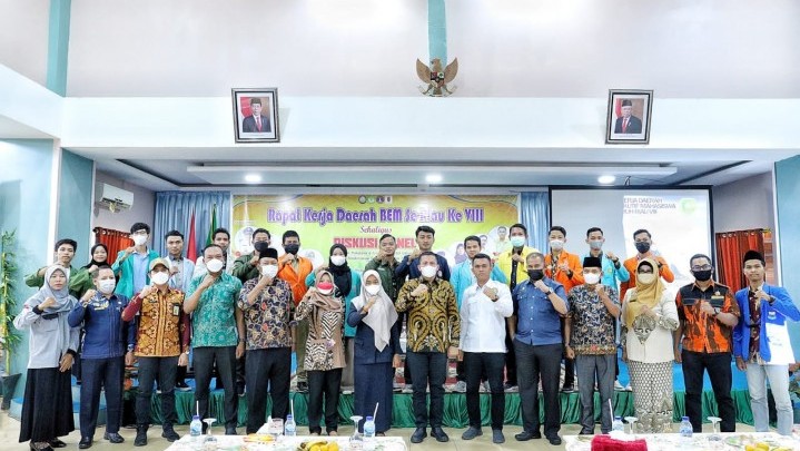 Saat Rakerda BEM se-Riau, Bupati Meranti Tawarkan Program Kuliah Gratis dan Berobat Cukup Dengan KTP Saat Rakerda BEM se-Riau, Bupati Meranti Tawarkan Program Kuliah Gratis dan Berobat Cukup Dengan KTP