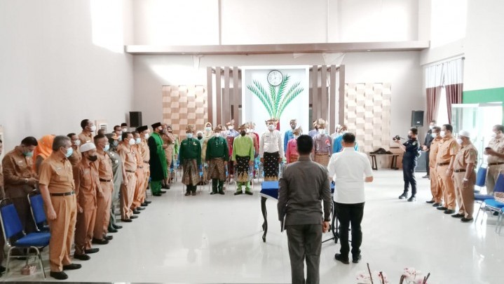 Bupati HM Adil Kukuhkan 21 Pejabat Administrator dan Pengawas di Disdukcapil Meranti Bupati HM Adil Kukuhkan 21 Pejabat Administrator dan Pengawas di Disdukcapil Meranti