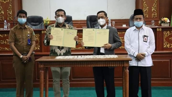 Pemkab Meranti Mulai Salurkan Beasiswa Sebagai Program Strategis Bupati Pemkab Meranti Mulai Salurkan Beasiswa Sebagai Program Strategis Bupati