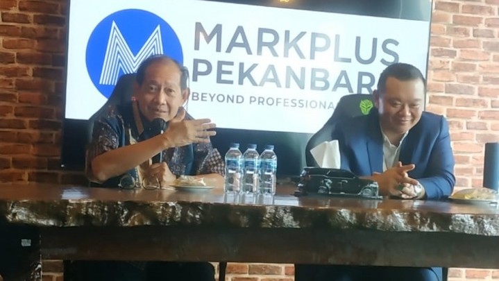 Hermawan Kartajaya Ajak Entrepreneur Manfaatkan Peluang Pasca Pandemi Hermawan Kartajaya Ajak Entrepreneur Manfaatkan Peluang Pasca Pandemi