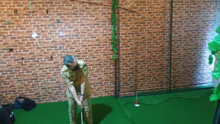 Resmikan Kantor Markplus Pekanbaru, Gubri Syamsuar Sempatkan Diri Main Golf