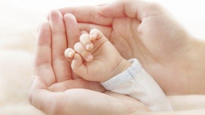 Idap Sindrom Kepala Datar, Bayi Ini Terpaksa Pakai Helm 23 Jam per Hari Idap Sindrom Kepala Datar, Bayi Ini Terpaksa Pakai Helm 23 Jam per Hari