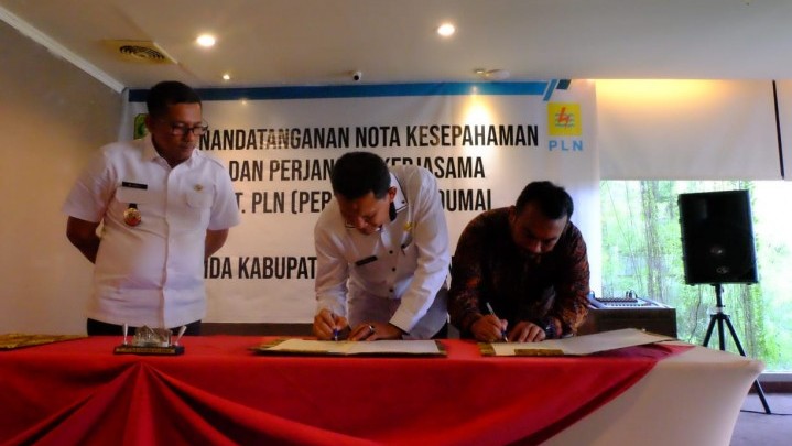 Bupati Adil Minta PLN Gratiskan Sambungan Listrik untuk Pelaku UMKM Bupati Adil Minta PLN Gratiskan Sambungan Listrik untuk Pelaku UMKM