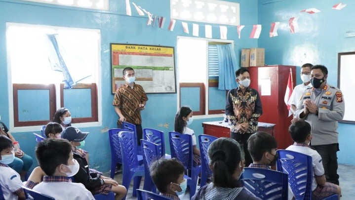 Pastikan Berjalan Lancar, Wabup dan Kapolres Meranti Tinjau Vaksinasi Anak Usia 6-11 Tahun di Dua Sekolah Pastikan Berjalan Lancar, Wabup dan Kapolres Meranti Tinjau Vaksinasi Anak Usia 6-11 Tahun di Dua Sekolah