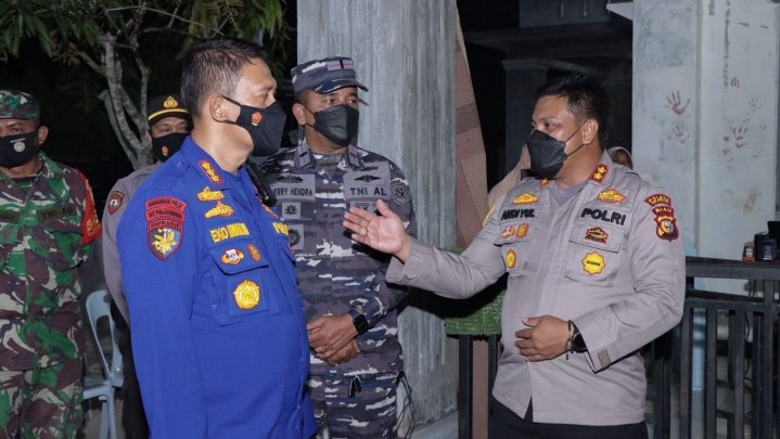 Dir Polairud Polda Riau Tinjau Vaksinasi di Alahair Timur Dir Polairud Polda Riau Tinjau Vaksinasi di Alahair Timur