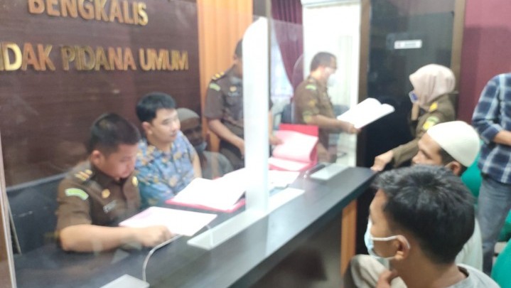 Pelimpahan Kasus Ilegal Logging 'Anak Jendral' Diterima Kejari Bengkalis dari Polda Riau Pelimpahan Kasus Ilegal Logging 'Anak Jendral' Diterima Kejari Bengkalis dari Polda Riau