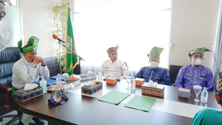 Pagi-pagi, Bupati HM Adil Lantik Empat Pejabat Struktural Pagi-pagi, Bupati HM Adil Lantik Empat Pejabat Struktural