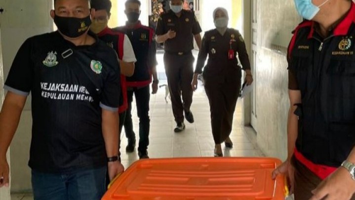 Kantornya Digeledah Petugas Kejari, Kadiskes Meranti Mengaku di Luar Kota Kantornya Digeledah Petugas Kejari, Kadiskes Meranti Mengaku di Luar Kota