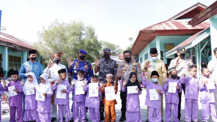 Tinjau Vaksinasi di Meranti, Dir Polairud Polda Riau: Vaksin untuk Menolong Nyawa Orang