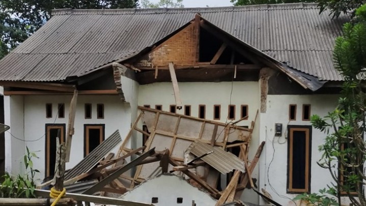 Gempa Magnitudo 6,7 di Banten Sebabkan Kerusakan Sejumlah Rumah, Seperti Ini Penampakannya Gempa Magnitudo 6,7 di Banten Sebabkan Kerusakan Sejumlah Rumah, Seperti Ini Penampakannya