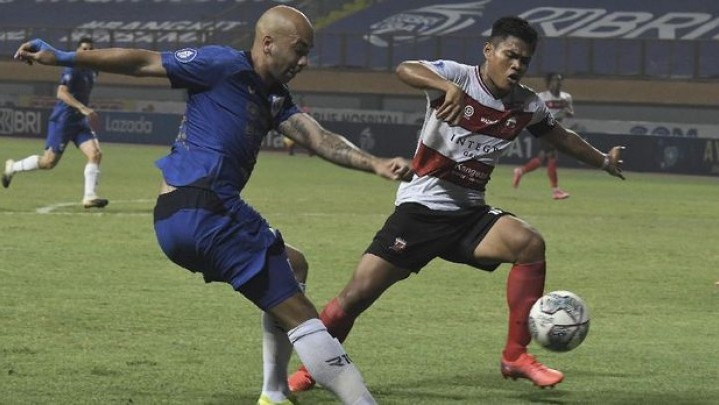 Liga 1: Bhayangkara FC Unggul Tipis 3-2 atas Madura United Liga 1: Bhayangkara FC Unggul Tipis 3-2 atas Madura United