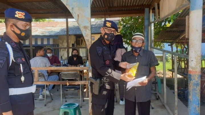 Brimob Polda Riau Patroli Sosialisasi Penggunaan Masker di Rohil Brimob Polda Riau Patroli Sosialisasi Penggunaan Masker di Rohil