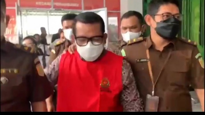 Dekan Fisip Unri Non Aktif Terduga Pencabulan Ditahan