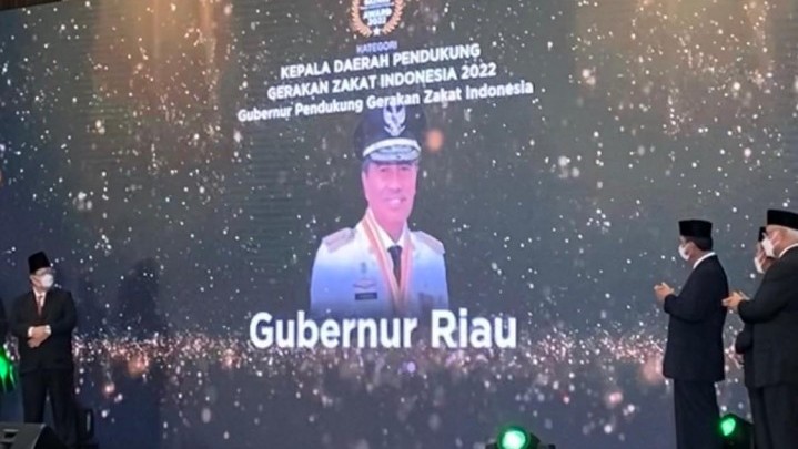Gubernur Syamsuar Terima BAZNAS Award, Bukti Konsisten Dukung Gerakan Berzakat Gubernur Syamsuar Terima BAZNAS Award, Bukti Konsisten Dukung Gerakan Berzakat