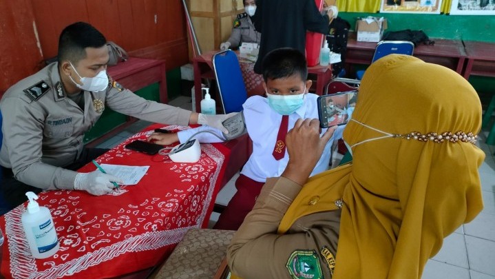 Vaksinasi di SD Negeri 7 Selatpanjang Baru Setengah dari Jumlah Murid Vaksinasi di SD Negeri 7 Selatpanjang Baru Setengah dari Jumlah Murid