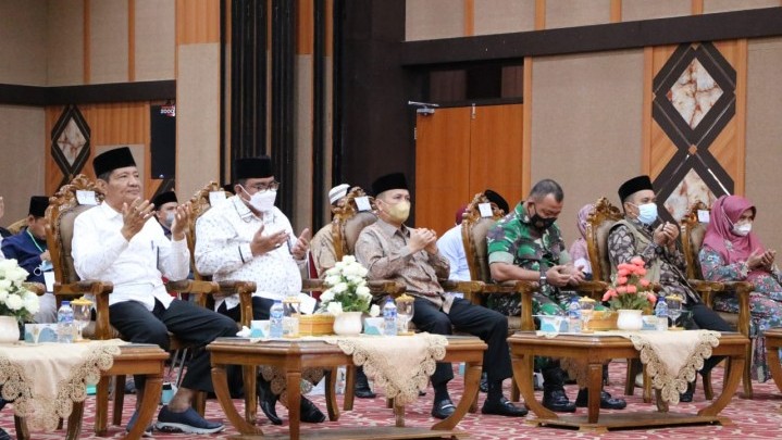 Disela Musda MUI Pekanbaru, MUI Riau Ajak Ulama Mengedepankan Kepentingan Umat Disela Musda MUI Pekanbaru, MUI Riau Ajak Ulama Mengedepankan Kepentingan Umat