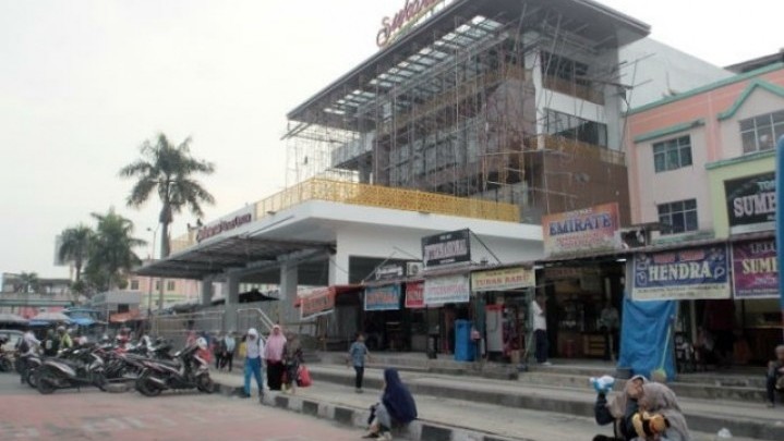 Pedagang Keluhkan Kenaikan Biaya Service Charge STC Naik jadi Rp90 Ribu Pedagang Keluhkan Kenaikan Biaya Service Charge STC Naik jadi Rp90 Ribu