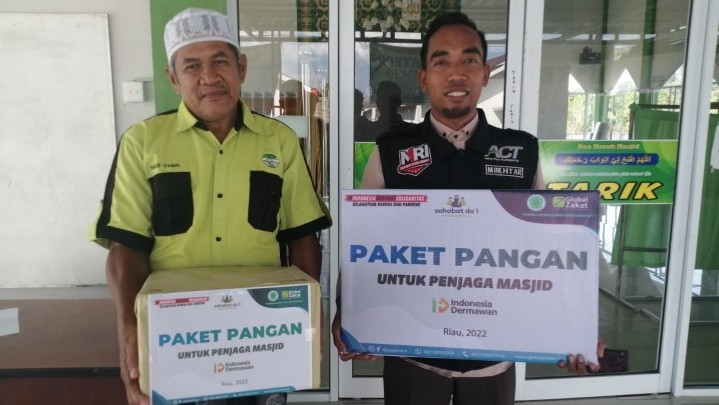 Anwar, Penjaga Masjid di Pekanbaru yang Dapat Paket Pangan dari ACT