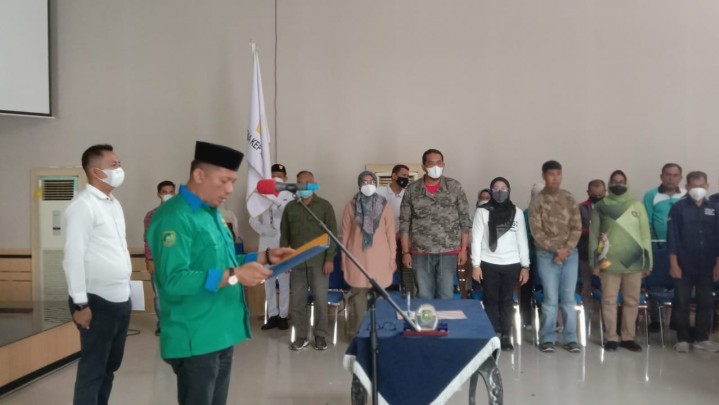 Kukuhkan Pengurus KTNA Meranti, Bupati Adil Ingin Wujudkan Ribuan Usahawan dan Peternak Kukuhkan Pengurus KTNA Meranti, Bupati Adil Ingin Wujudkan Ribuan Usahawan dan Peternak