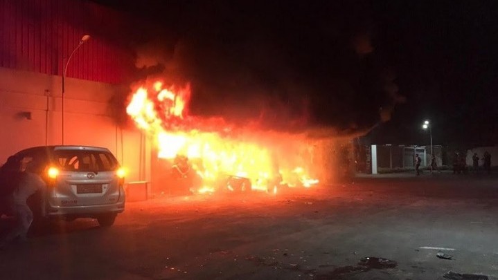 Usai Bentrok, Ditemukan Belasan Jenazah dalam Tempat Hiburan Malam di Sorong Usai Bentrok, Ditemukan Belasan Jenazah dalam Tempat Hiburan Malam di Sorong