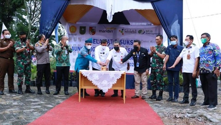 Pemko Pekanbaru Luncurkan Kartu Tani, Ini Peruntukkannya Pemko Pekanbaru Luncurkan Kartu Tani, Ini Peruntukkannya